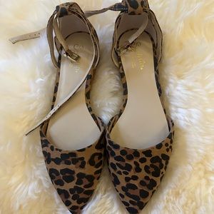 EUC Seychelles sandal size 7 leopard ankle ballet flats